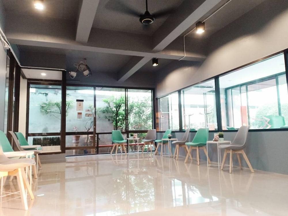 Beerapan Hotel Бангкок Экстерьер фото