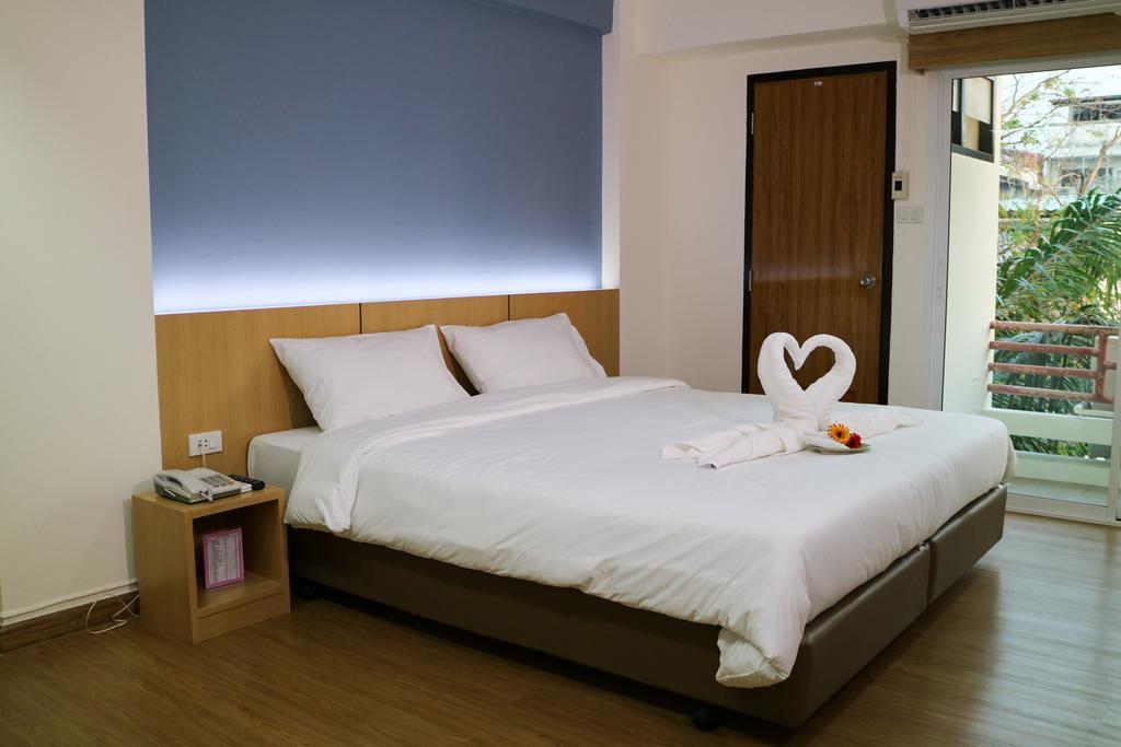 Beerapan Hotel Бангкок Экстерьер фото