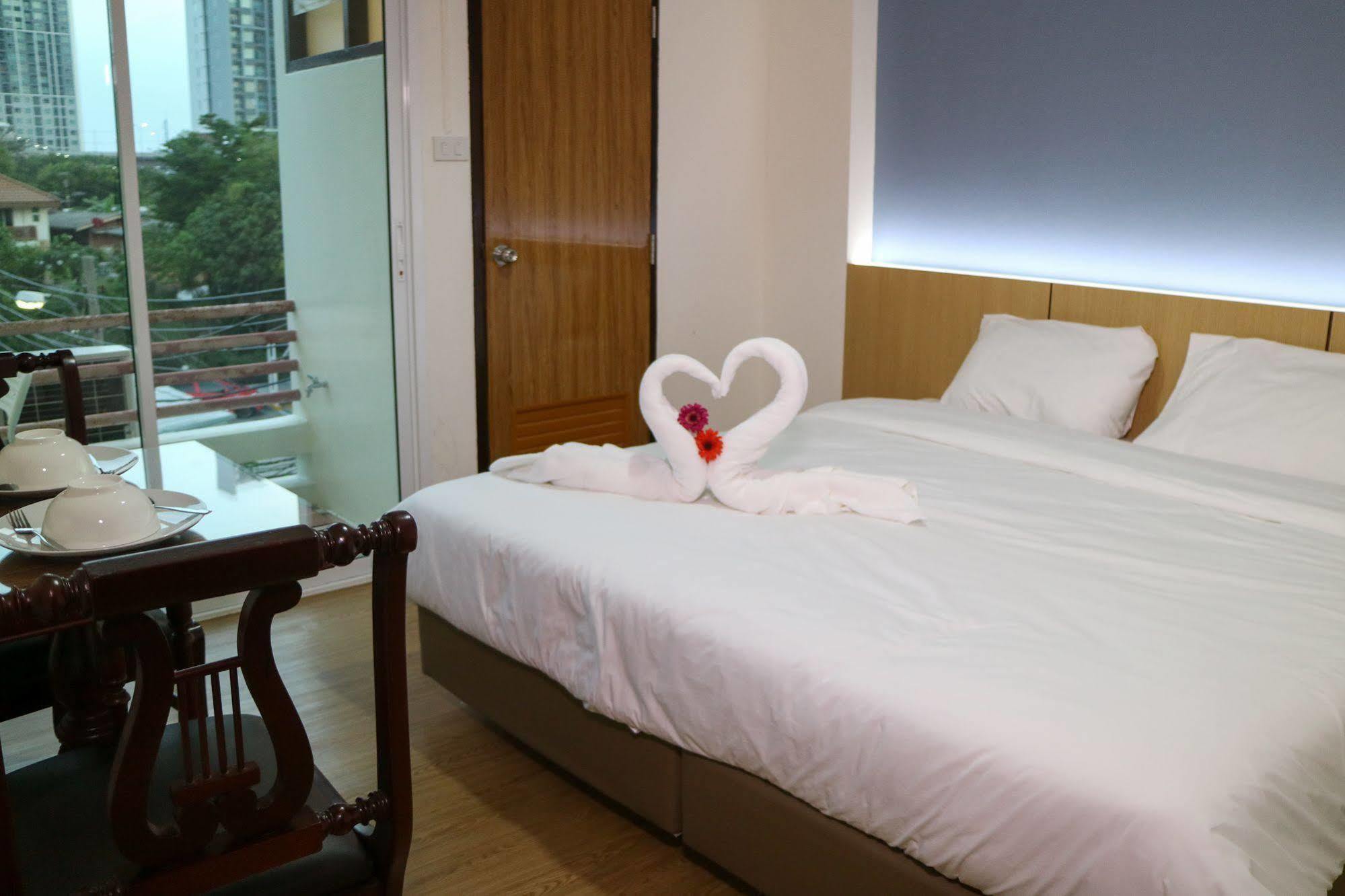 Beerapan Hotel Бангкок Экстерьер фото