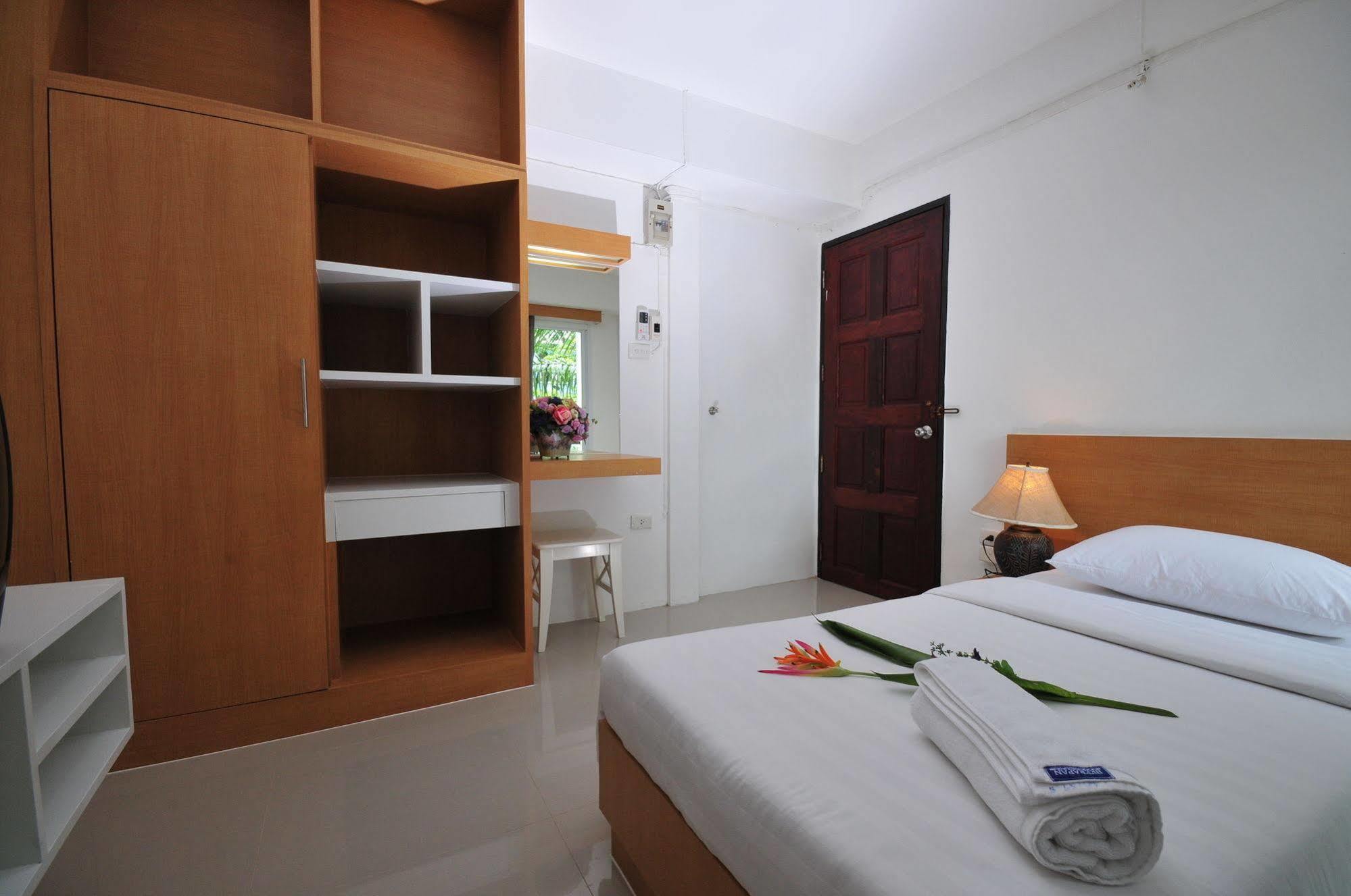 Beerapan Hotel Бангкок Экстерьер фото