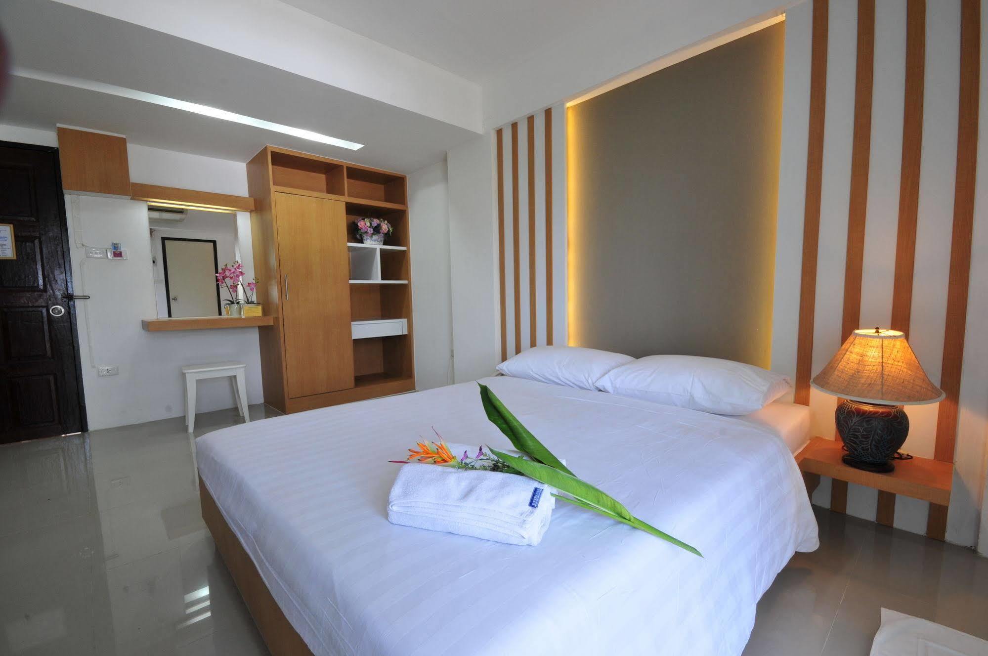 Beerapan Hotel Бангкок Экстерьер фото