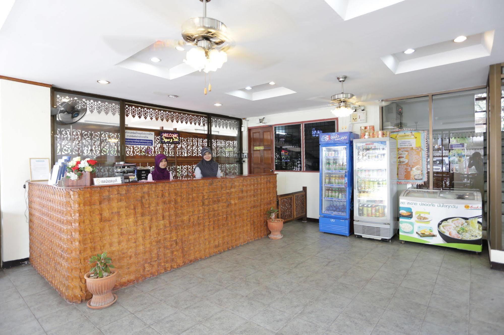 Beerapan Hotel Бангкок Экстерьер фото