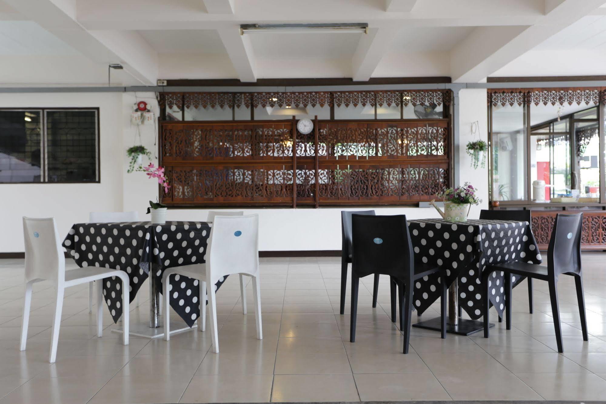 Beerapan Hotel Бангкок Экстерьер фото