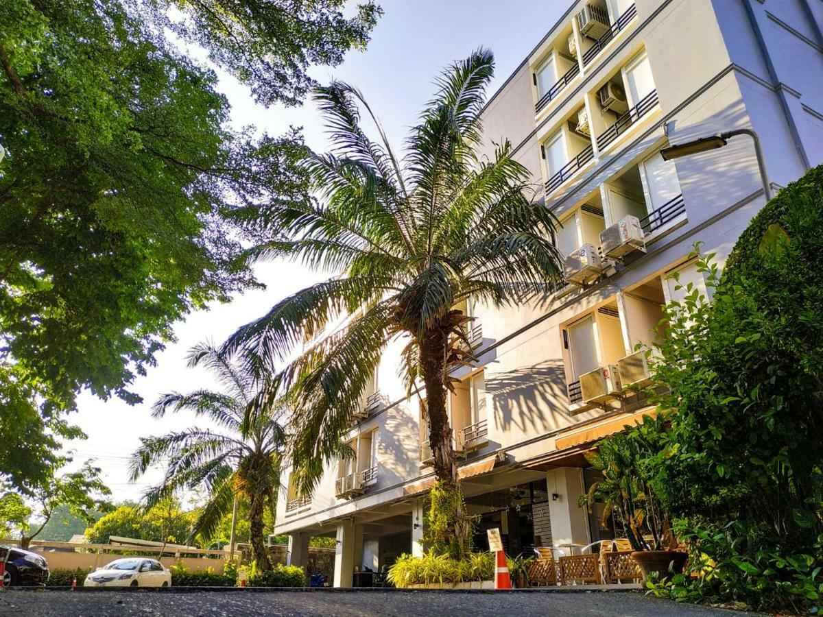 Beerapan Hotel Бангкок Экстерьер фото